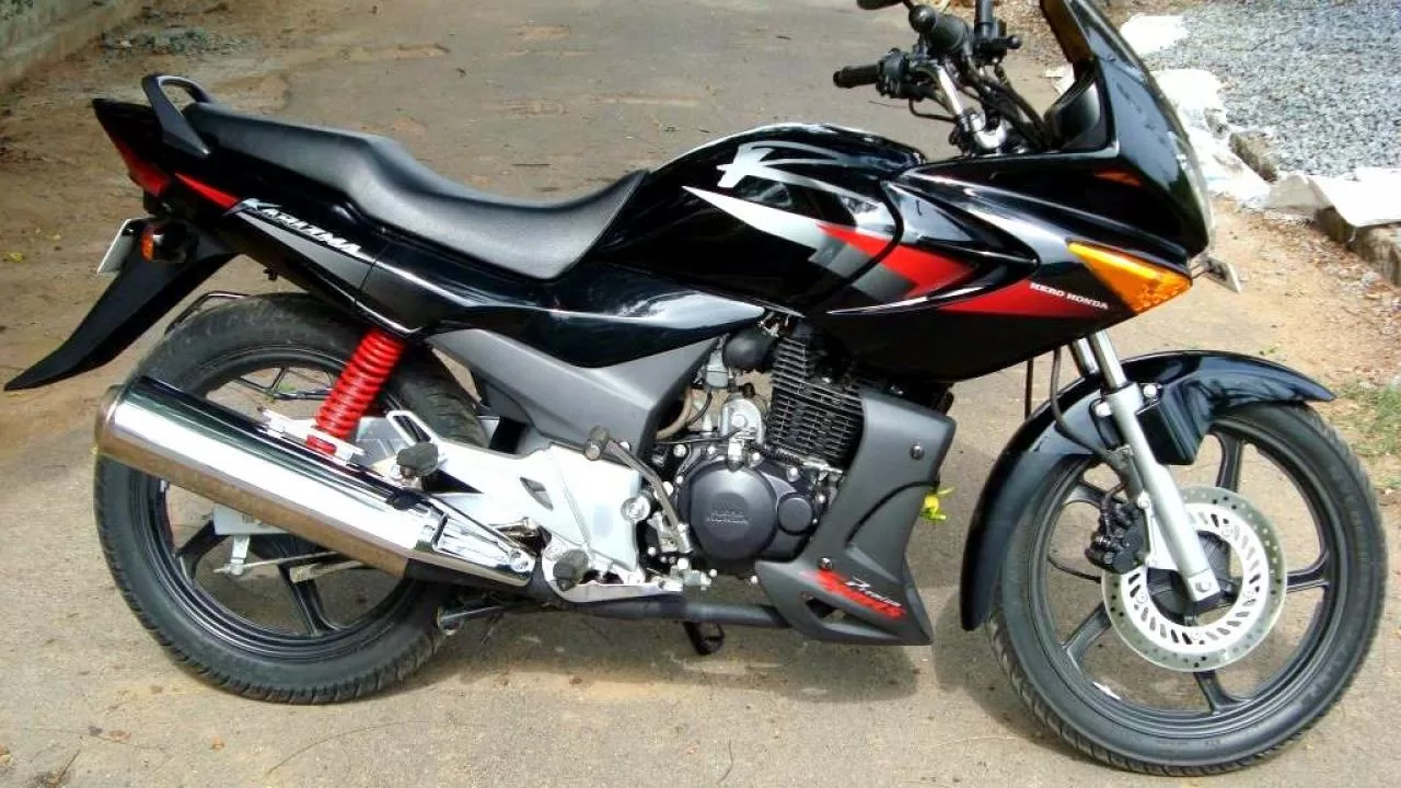 Karizma r black sale